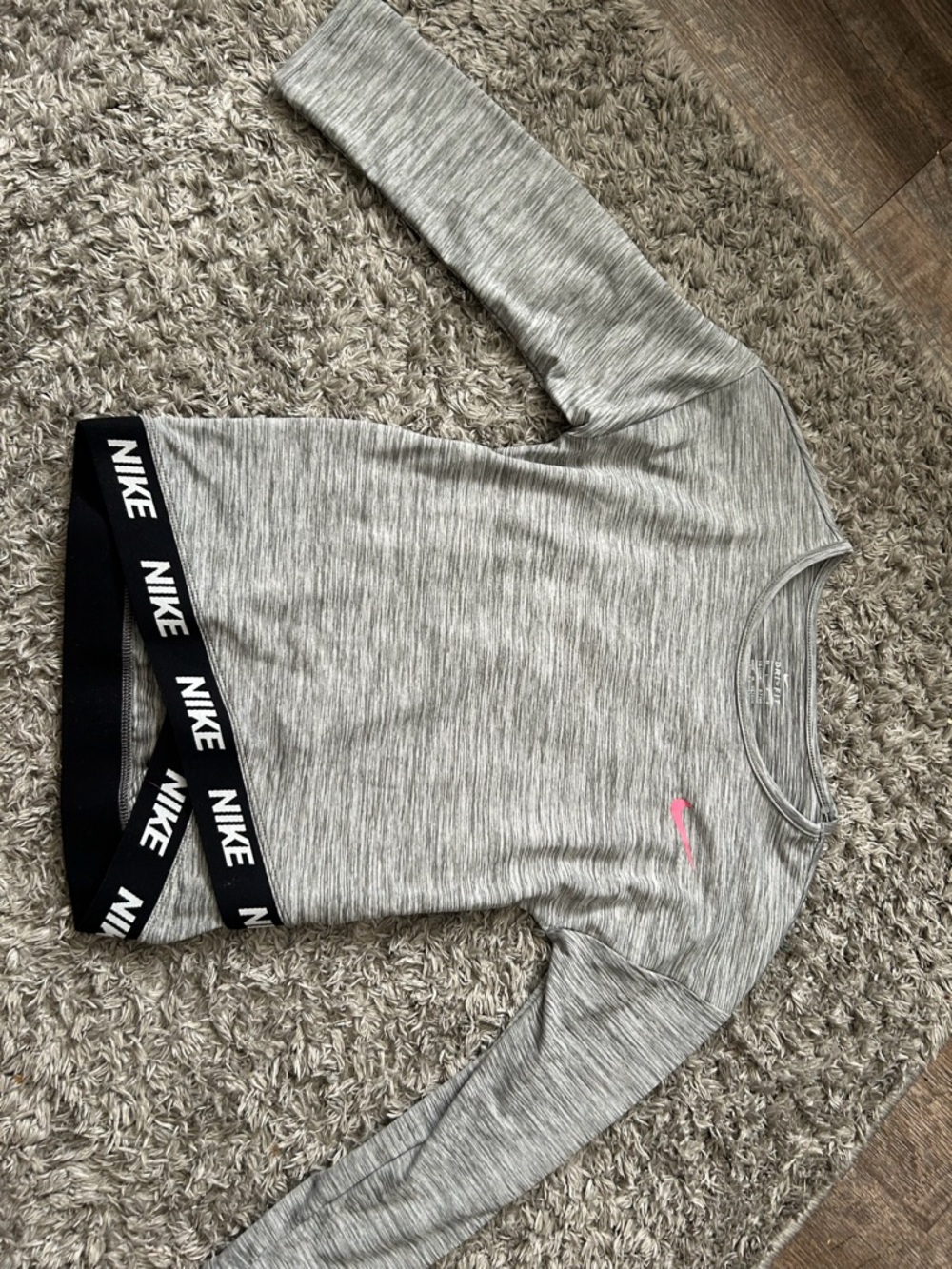 🌸 $10 SALE 🌸 Nike Girls Long Sleeve size 6x - Picture 2 of 3